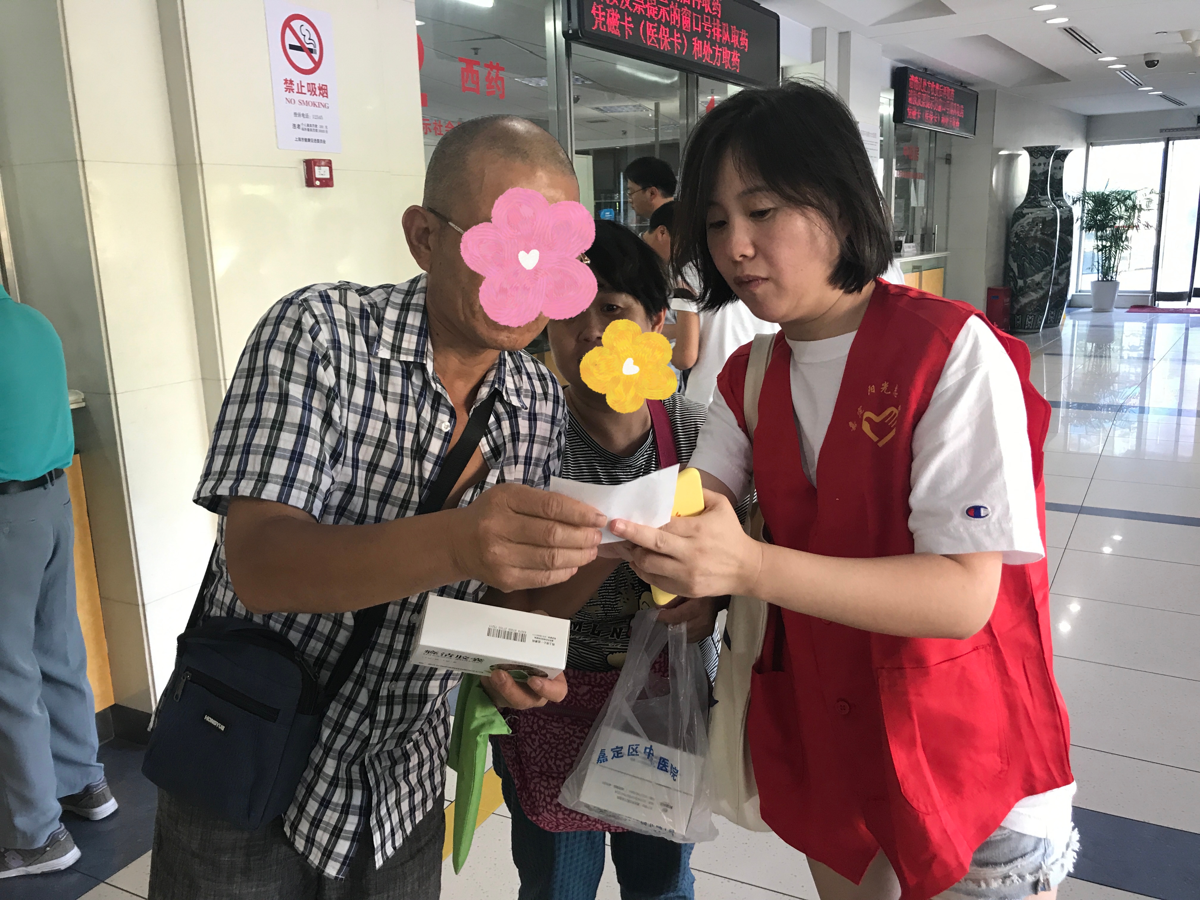 导医服务，郭彬彬（右）-514062.jpg