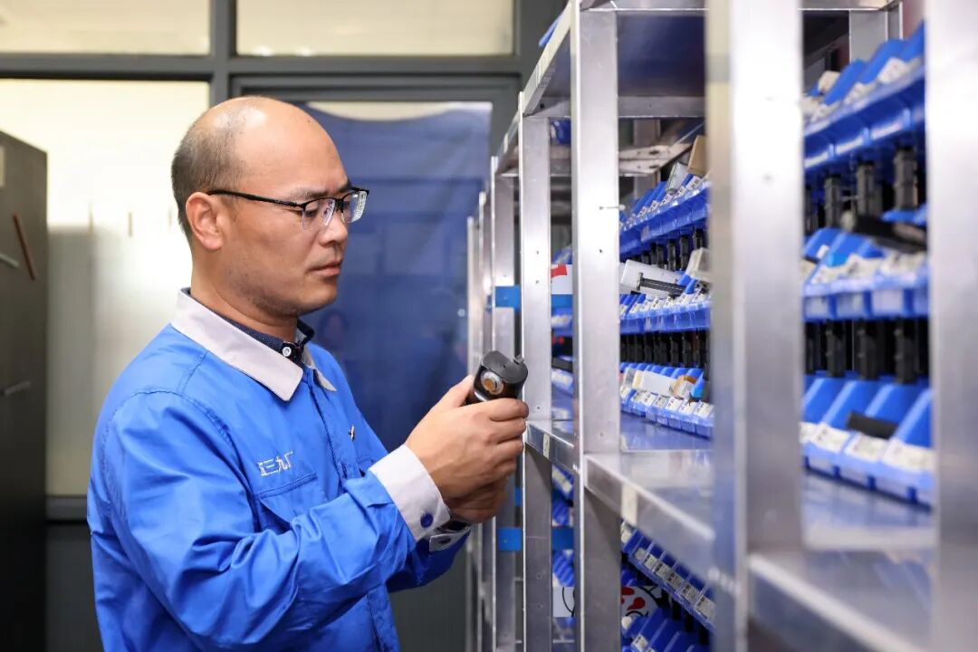 我嘉手艺人｜李丹：二十载磨一剑，微米之间雕“宇宙”