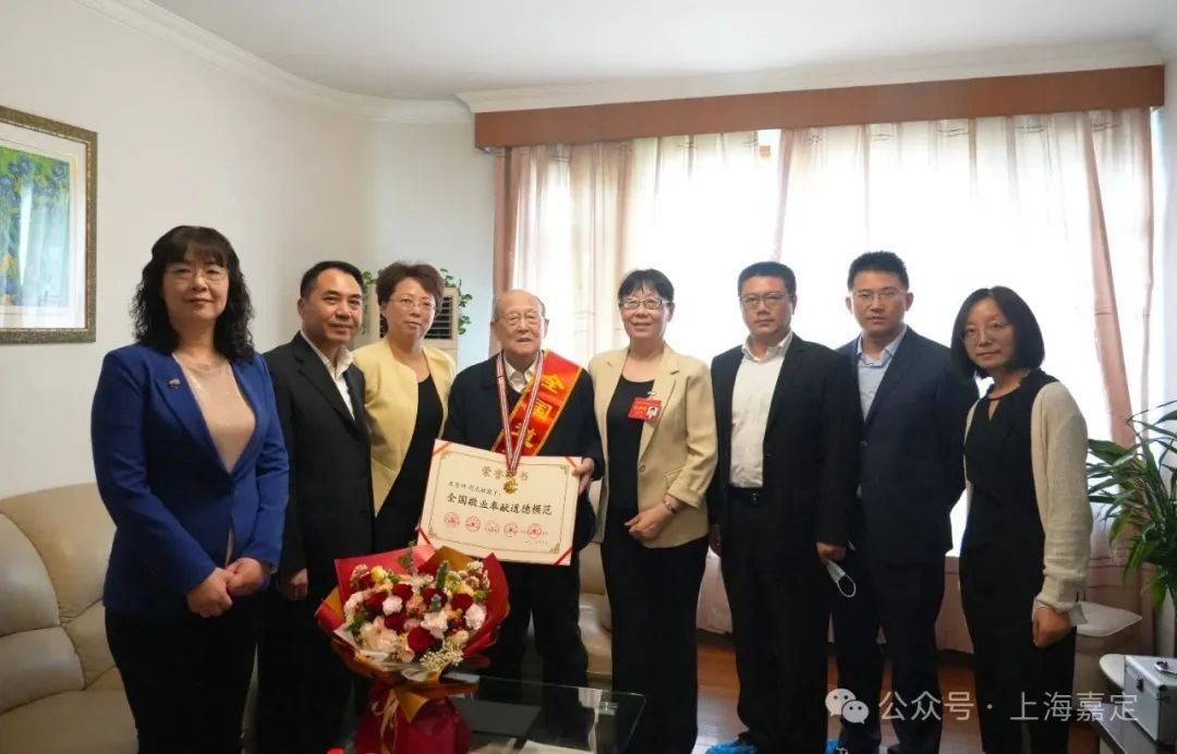 “全国敬业奉献道德模范”王育竹：从灯厂阁楼到太空舱体，他让中国有了自己的“时间”