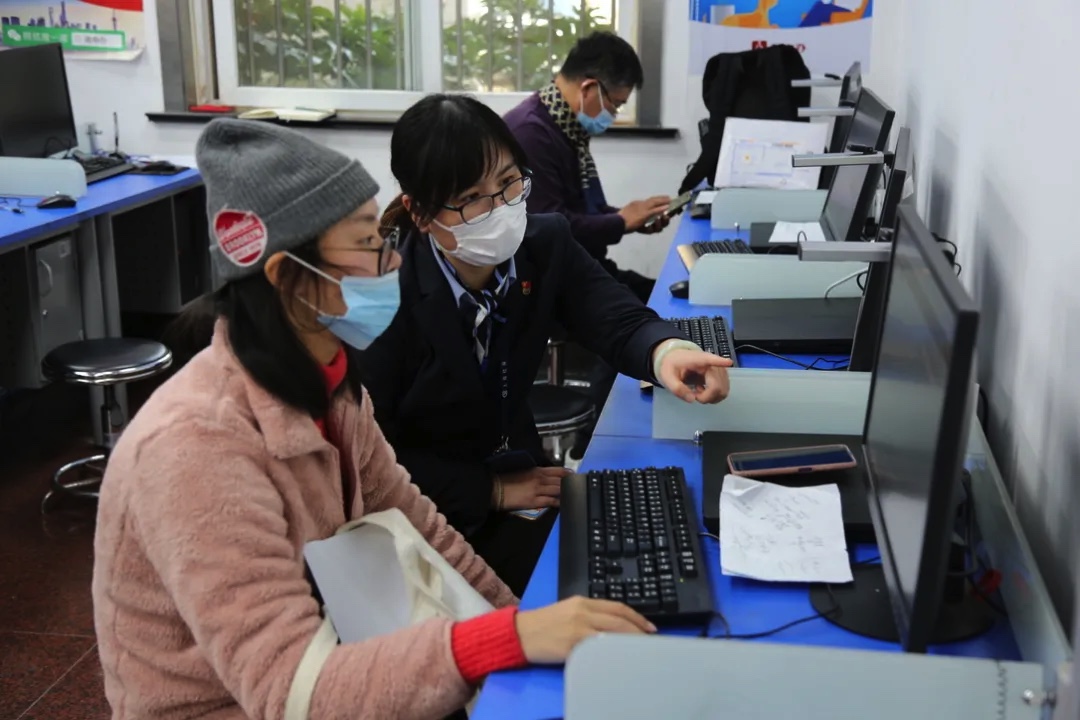 服务参保群众，提升“民生温度”