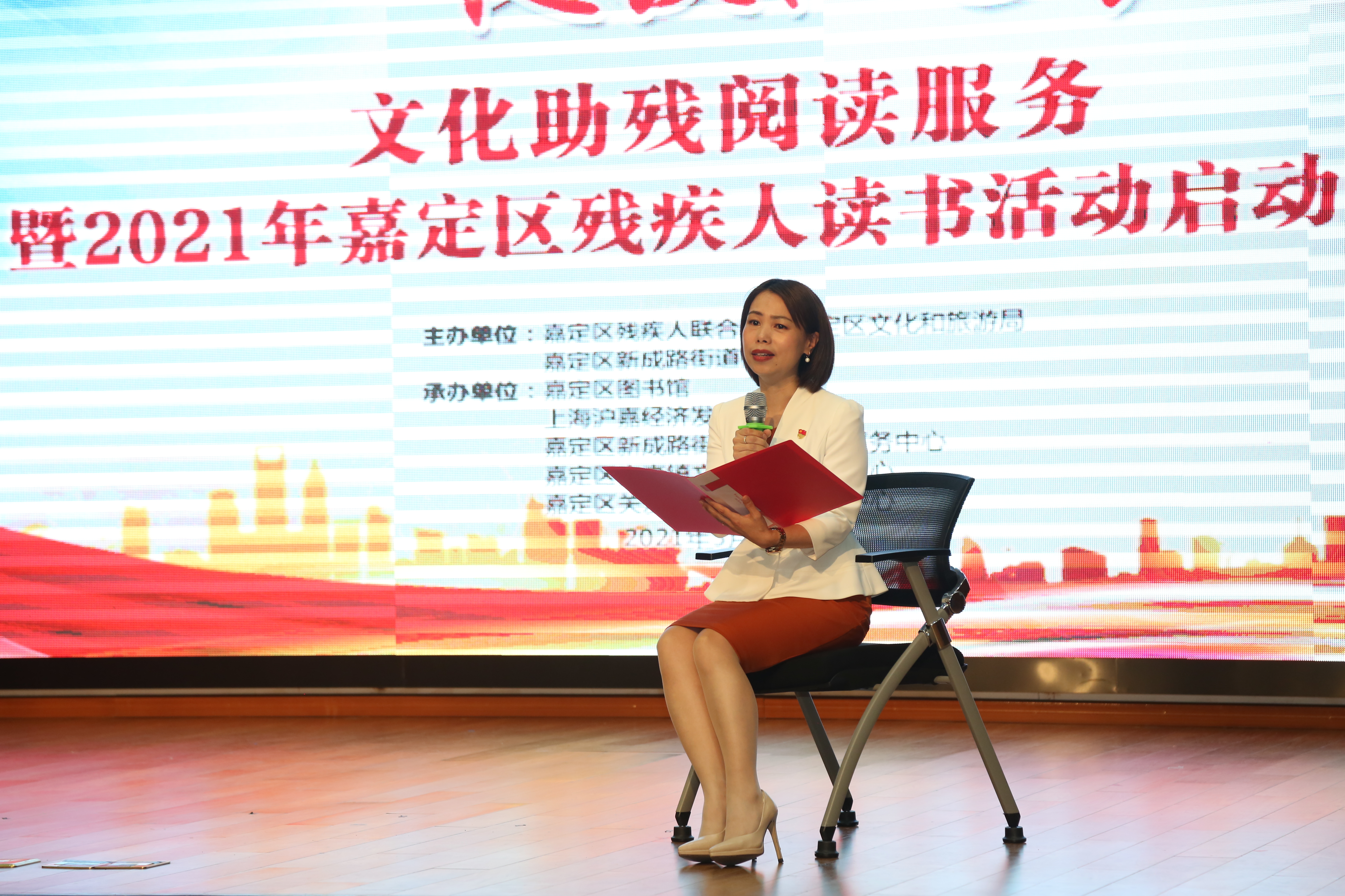 这一群人为那一群人，用声音塑造感动的场景！