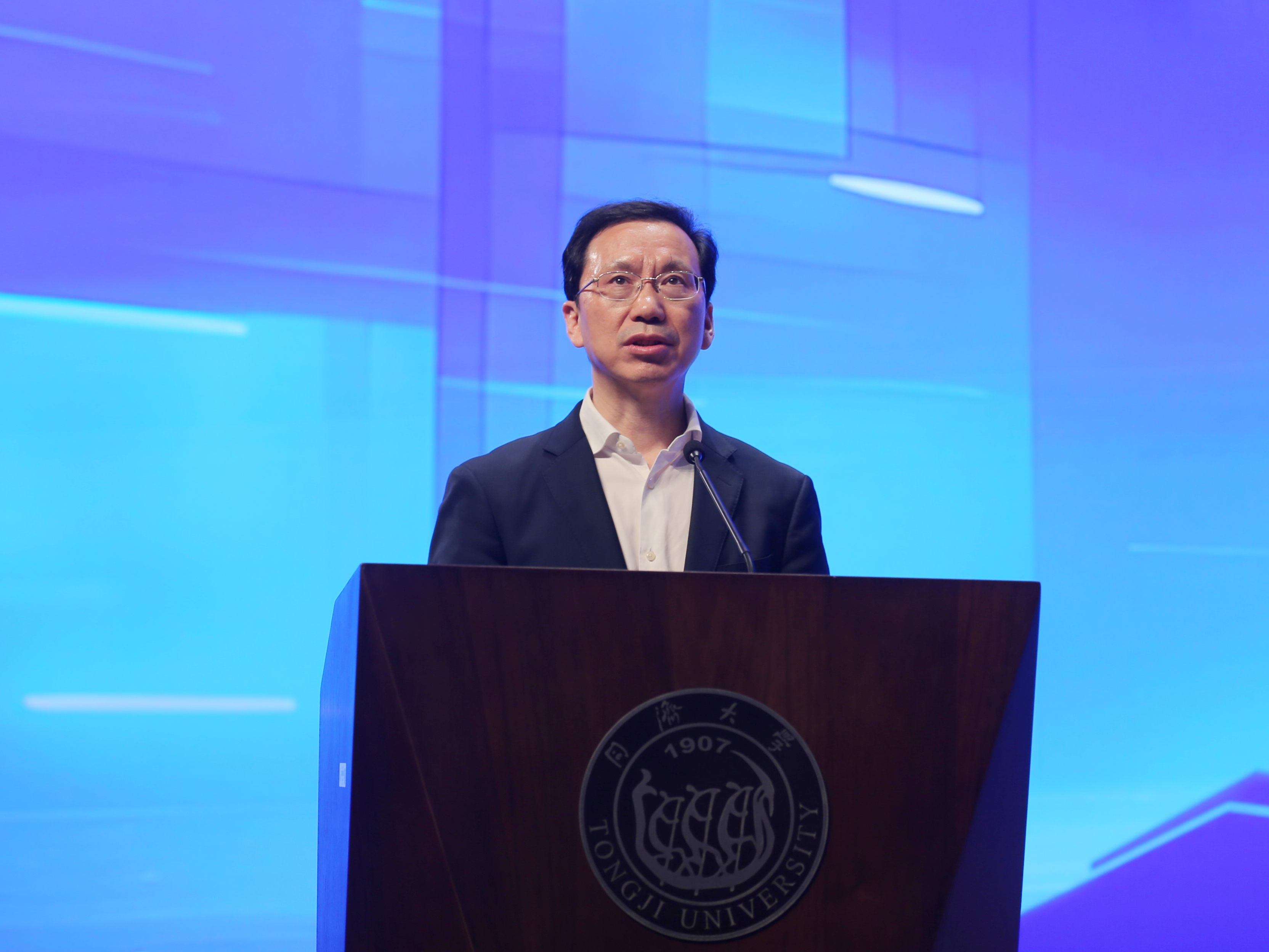 同济大学党委书记、中国工程院院士郑庆华.jpg