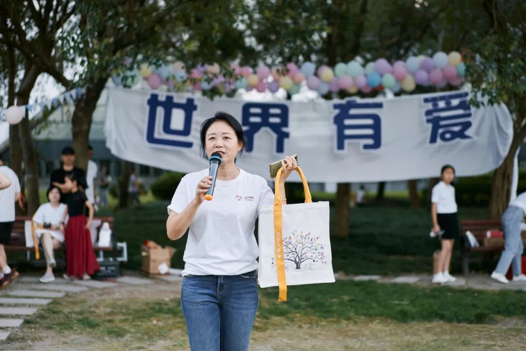 “世界有爱”助学.jpg