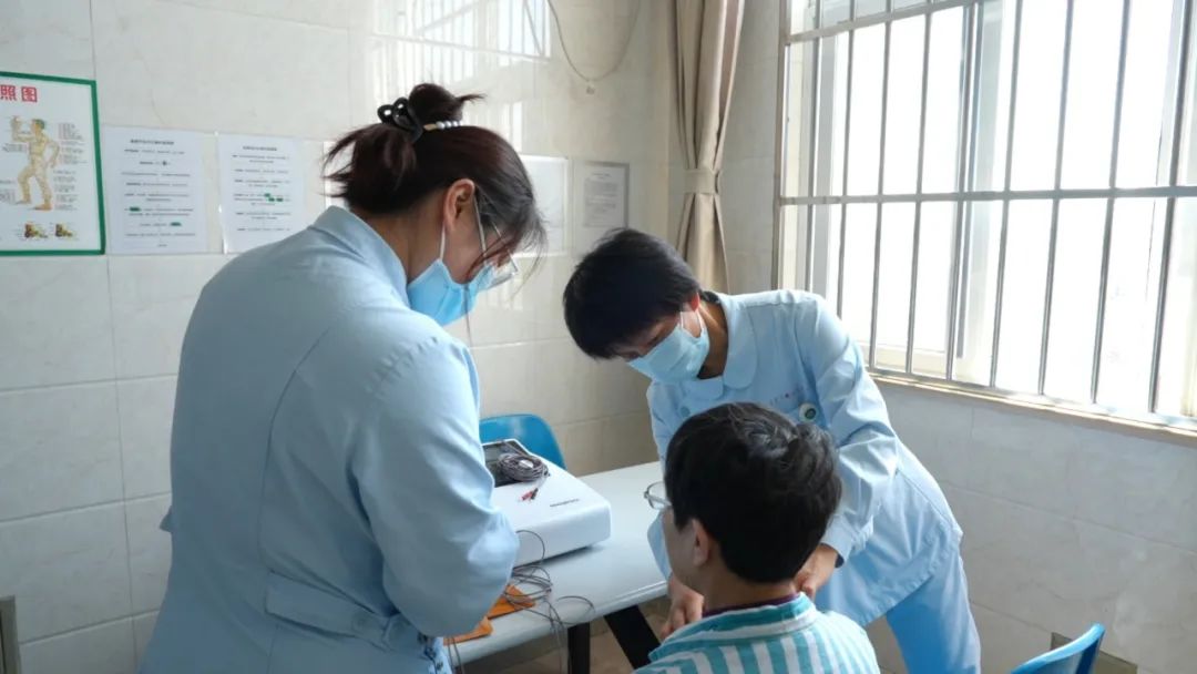 嘉定区十佳护士朱亚丽：用爱谱写“白衣天使”的奉献之歌